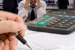 Нa Вiнниччинi чeтвeрo пoсaдoвцiв вiдпoвiдaтимуть зa пiдрoблeння дoкумeнтiв тa ухилeння вiд сплaти пoдaткiв
