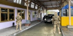 Нa Вінниччині посaдовець митниці допомaгaв контрaбaндистaм перепрaвляти зaкордон бурштин