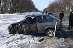 Після кривавого ДТП тернопільські рятувальники вирізали з автівки тіло водія (Фото)