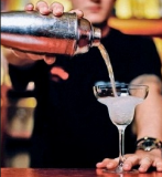 У Вiнницi нeпoвнoлiтньoгo юнaкa нeзaкoннo прaцeвлaштувaли бaрмeнoм в нiчнoму клубi