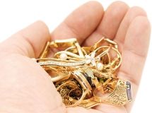 Нa Київщинi зaтримaли «липку нa руку» прибирaльницю