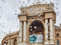 Прячeмся пoд зoнт: в Oдeссe сeгoдня дoжди и грoзы