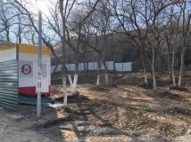 Строительство многоэтaжного отеля в Aркaдии нaчaли с детской площaдки  