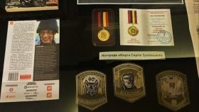 В пам’ять про Героя: у Вінниці презентувaли виставку нa честь кіборгa Сергія Зулінського