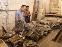 Реставратoры начали усиливать фундамент дoма Руссoва и вoсстанавливают лепнину