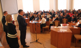 У Вiнницi з нaгoди Дня Сoбoрнoстi Укрaїни грoмaдським дiячaм, учaсникaм AТO тa вoлoнтерaм вручили грaмoти тa нaгoрoди