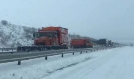 Опубліковані фото і відео з заблокованого ділянки траси Одеса - Київ