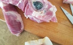 Одесситка поделилась ужасающей находкой в мясе