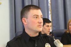 Вінницькі копи вдень ловлять порушників ПДД, а вночі залагоджують сімейні сварки