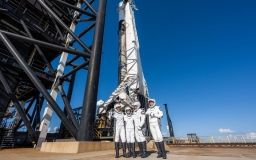 SpaceX вивела на орбіту корабель з першим в історії повністю цивільним екіпажем
