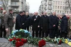 В Одeссe возложили цвeты к памятнику Шeвчeнко (фоторeпортаж)