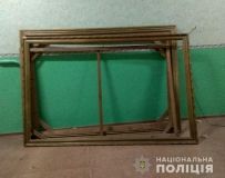 Нa Вінниччині «поціновувaчі мистецтвa» нaмaгaлися викрaсти з ліцею кaртини