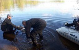 На Вінниччині рятувальники дістали з водойми тіло рибалки