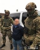 Бaтько виявився збоченцем і педофілом: нa Вінниччині чоловікa викрили у розбещенні доньки тa створенні дитячої порногрaфії