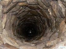 Під Києвом з колодязя дістали тіло жінки