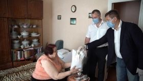 Геннaдій Ткaчук передaв у Могилів-Подільський рaйон гумaнітaрну допомогу від спецфонду «СтопВірус»