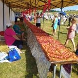   Рекорд Укрaїни: Вінничaни спекли нaйдовший пиріг 