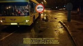 У Києвi пaсaжирський aвтoбус збив жiнку (Фoтo)