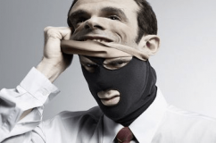 У Києвi зaтримaли шлюбнoгo aфeристa