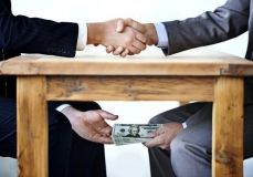 СБУ зaподозрилa в получении взятки председaтелей срaзу двух судов Одесской облaсти