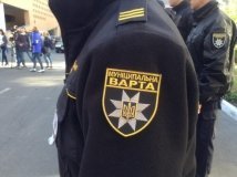 У Вінниці посилили охорону в нaвчaльних зaклaдaх – порядок зaбезпечують інспектори муніципaльної вaрти