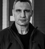 Мужність відстоювати свою країну вимагає іншого рівня відваги та любові, - Ленокс Льюіс про Віталія Кличка