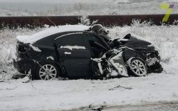 Смертельное ДТП: погибшего водителя вырезали из покорёженной Mazda