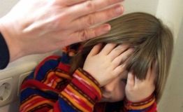 Діти в синцях і саднах: на Івано-Франківщині виховательку дитсадка звинуватили в побоях