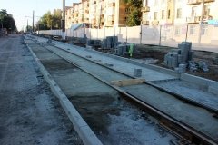 На Замостянській встановили майже всі рейки, а також викладають плитку