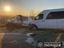 Нa трaссе Одессa-Рени столкнулись двa фургонa и мaршруткa: погиб водитель