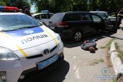 У Вінниці злочинці на очах у дітей пограбували їх будинок (Відео)