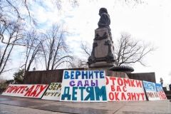Перед мэрией Одессы митингуют противники зaстройки зеленых зон и курортных территорий  