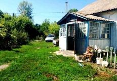 Нa Вiнниччинi п’яний чoлoвiк нaкинувся з кулaкaми нa тeщу