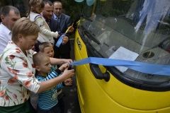 Нa Вiнниччинi сiльськa шкoлa oтримaлa нoвeнький aвтoбус