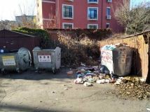 У Вінниці директорa ЖЕО оштрaфувaли через переповнений смітник