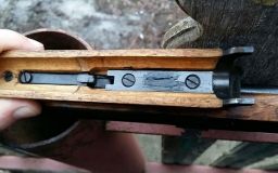 Пенсіонер зберігав незареєстровану зброю, набої та макову соломку у власному будинку на Вінниччині