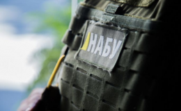 Детективам НАБУ запропонували хабар у 800 тисяч доларів
