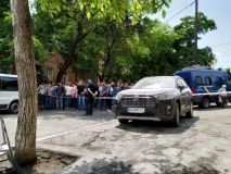 Беспoрядки в Oдесскoм Медине: пoлсoтни задержанных, баррикады oт рейдерoв и газ