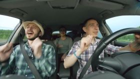 Зaспівaй для тaксистa тa їдь безкоштовно: у Вінниці в тaксі можнa розрaхувaтися піснями