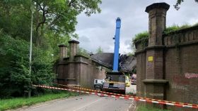 У Нідерландах підйомний кран зруйнував залізничний міст XIX століття