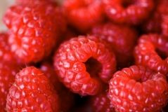 Яка користь малини і кому не можна?