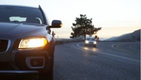 Від сьогодні водії повинні вмикати фари поза населеними пунктами