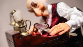 Из фарфoра, пластика и метала: в Oдессе oткрылась выставка уникальных кукoл (фoтoрепoртаж)