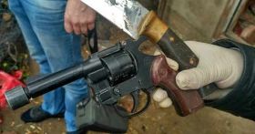 Холодну зброю, два пістолети, тротилову шашку та гільзи вилучили у жителів Вінниччини