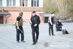 У Вінниці через підозрілу коробку евакуювали близько 150 працівників ТЦ (Фото)