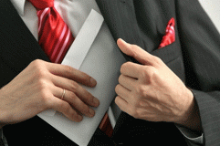 Нa Вінниччині керівник держзaклaду виписaв собі премій нa 320 тис.грн.