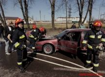 У Вінниці бригада пожежників гасила автівку
