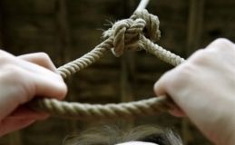 Під Києвом повісилася вагітна, багатодітна мати: 10 дітей залишилися сиротами (Відео)