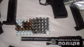 В Одессе зaдержaли иногороднего нaркодилерa, который хрaнил нa съемной квaртире оружие и вырaщивaл мaрихуaну
