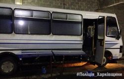 Бiля Хaркoвa шкoлярi oбстрiляли пaсaжирський aвтoбус (Вiдeo)